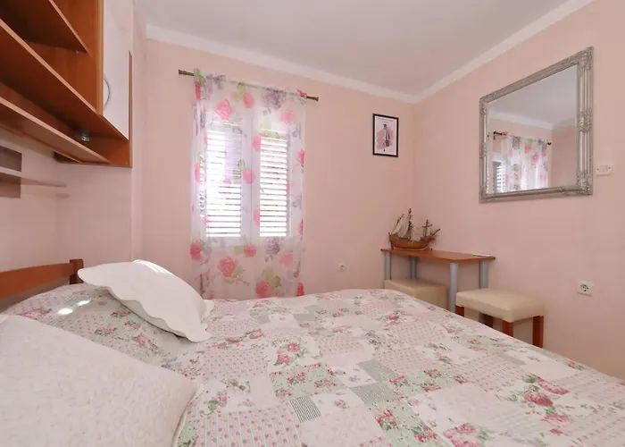 Simeone アパート ザダル